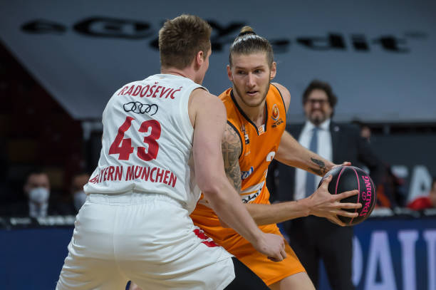 还频频为队 还频频为队