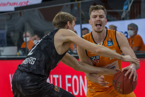 打破均势的 打破均势的